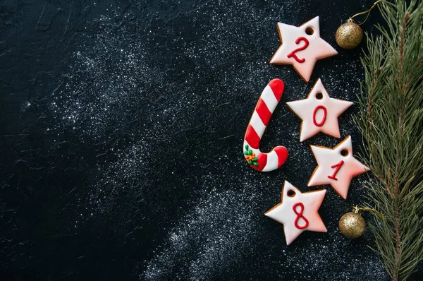 Weihnachten oder Neujahr Hintergrund. verschiedene Formen von Lebkuchen — Stockfoto