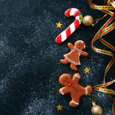 Noel ve yeni yıl arka plan. Gingerbrea farklı şekiller