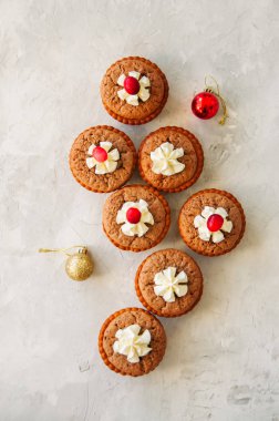 Brownie ortaçağ halk ozanı pasta beyaz zemin üzerinde. Festival tatlı.
