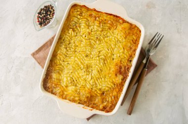 Çobanımız pasta - İrlandalı geleneksel yemekleri. Bir seramik dış hizmet