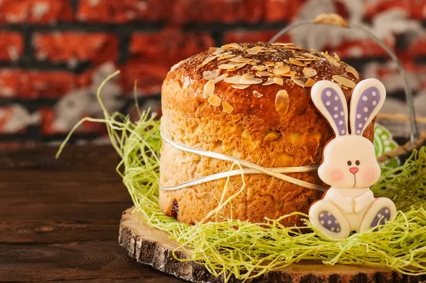 Pan dulce ortodoxo de Pascua, kulich de queso cottage, pan colorido — Foto de Stock