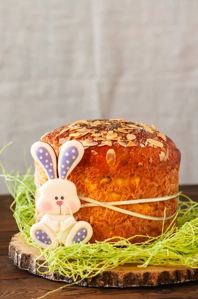 Pascua pan dulce ortodoxo, kulich queso cottage y colorido — Foto de Stock
