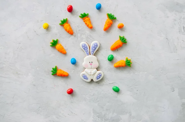 Easter bunny cookies and carrot chewing marmalade with candies o — Stock Photo, Image