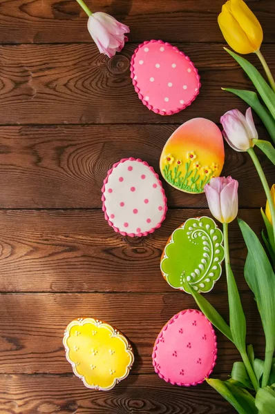 Colorful Easter bunny and egg cookies in a basket on a wooden ba — Stock Photo, Image