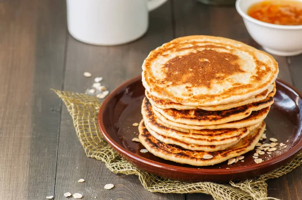 Oat flour small flatbreads served in a brown plate on a wooden b — Stock Photo, Image