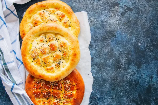 Pidesi de ramazán turco - Panes planos de ramadán turcos tradicionales —  Fotos de Stock