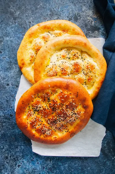 Turkish ramazan pidesi - Traditional Turkish ramadan flatbreads — Stock Photo, Image