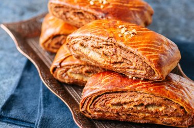 Çikolata ve fındık - pastic ile rulo geleneksel Türk pasta