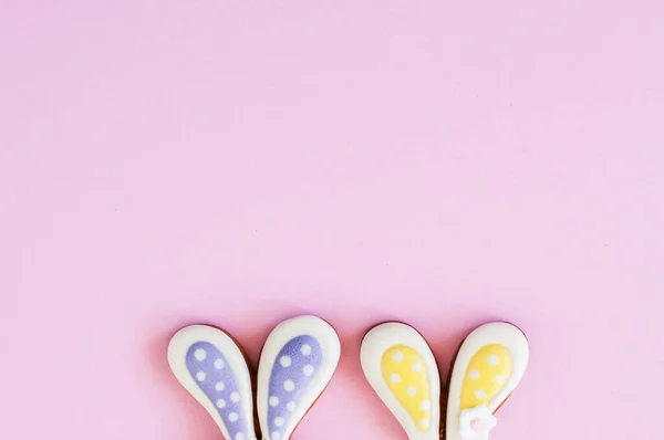 Ostern Hintergrundkonzept Hasenohren Kekse Auf Rosa Hintergrund Ansicht Von Oben — Stockfoto