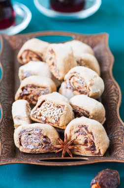 Makrouta - Orta doğu kurabiyeleri ve tarih doldurma. Geleneksel Arap tarihi kurabiyeleri, bayram için popüler kurabiyeler