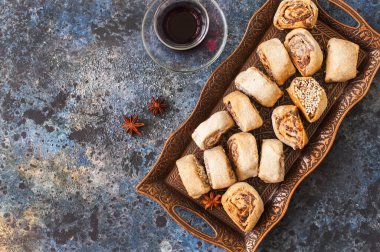 Makrouta - Orta doğu kurabiyeleri ve tarih doldurma. Geleneksel Arap tarihi kurabiyeleri, bayram için popüler kurabiyeler