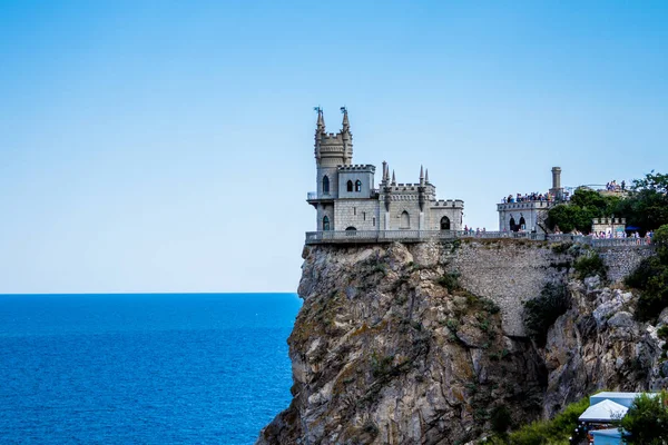 Замок Ласточка S гнездо близ Ялты в Крыму — стоковое фото