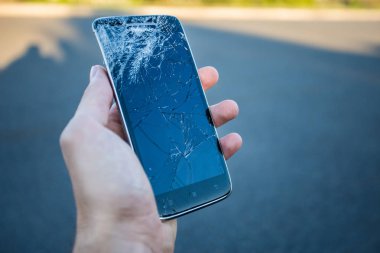 Kırık ekran ile Smartphone