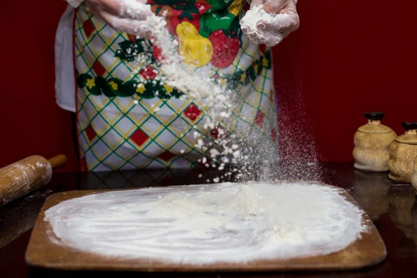 Woman Cook Sprinkling Flour Cutting Board Cooking Making Bread Kitchen — Stock Photo, Image