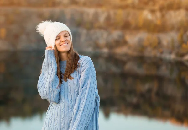 stock image Winter portrait of smilling woman in white hat with big bubo makes funny face