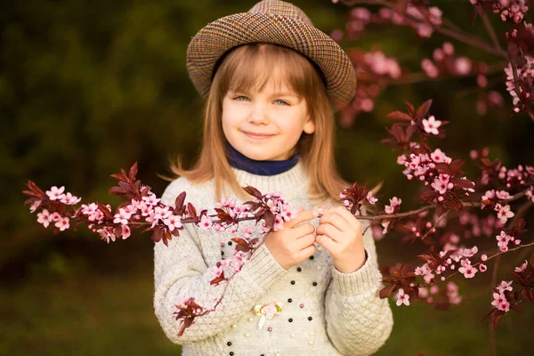 Spring Portrait Adorable Little Girl Hat Walk Blossom Tree Garden — Stock Photo, Image