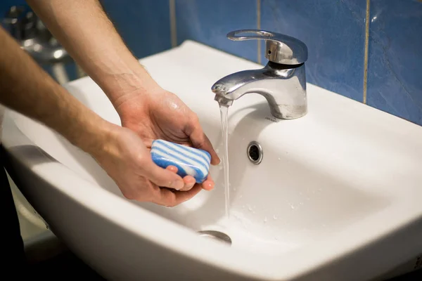 Lavage Des Mains Avec Eau Savonneuse Dans Évier Habitudes Hygiène — Photo