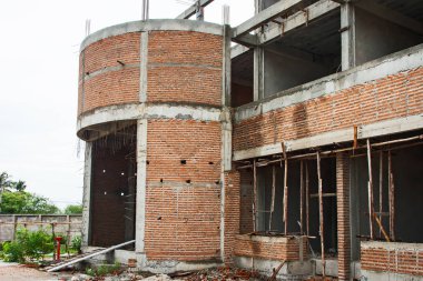 kırmızı tuğla yükleme inşaat mason.