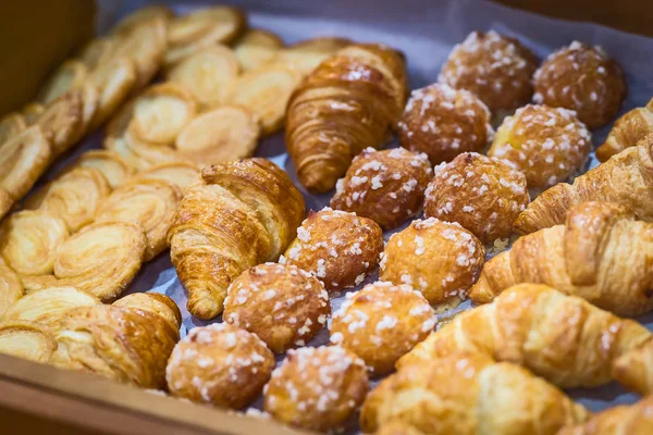  Ev yapımı kruvasan kadar kapatın.