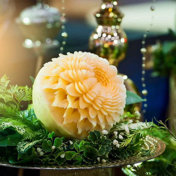 carving cantaloupe flower.