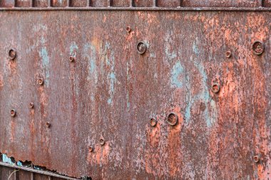 Eski paslı demiri.