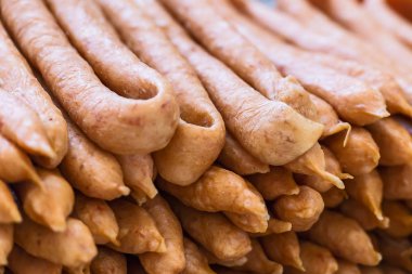 Balık sosisi kapatın.