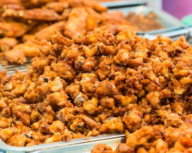 derin kızarmış tavuk.