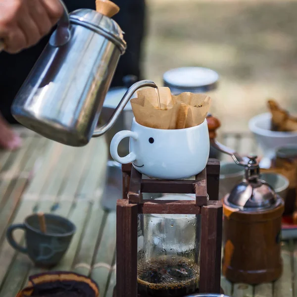 Goteo de agua en el café . — Foto de Stock