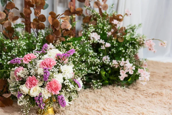 結婚式の詳細 装飾のための花や花弁 — ストック写真