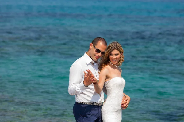 Bella coppia in spiaggia — Foto Stock