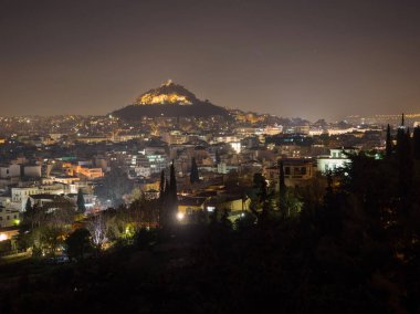 Panoramik Atina şehir ve Lecabetus hill, gece