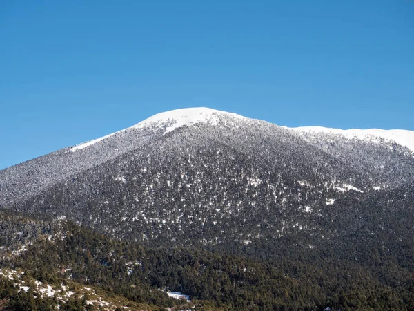 Landschaft von Berghelmen mit Schnee — Stockfoto
