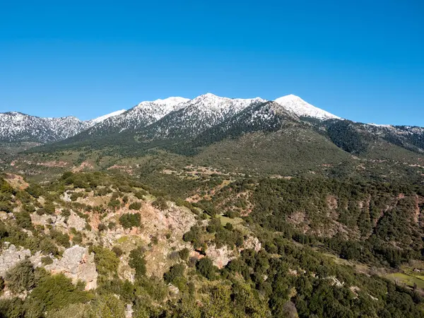 Landschaft von Berghelmen mit Schnee — Stockfoto