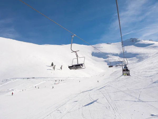 Lyžařský vlek v Kalavrita ski centrum — Stock fotografie