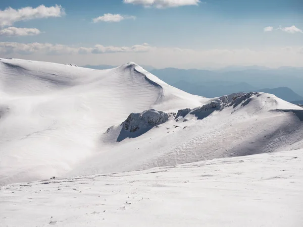 De top van de berg Helmos in Kalavrita — Stockfoto