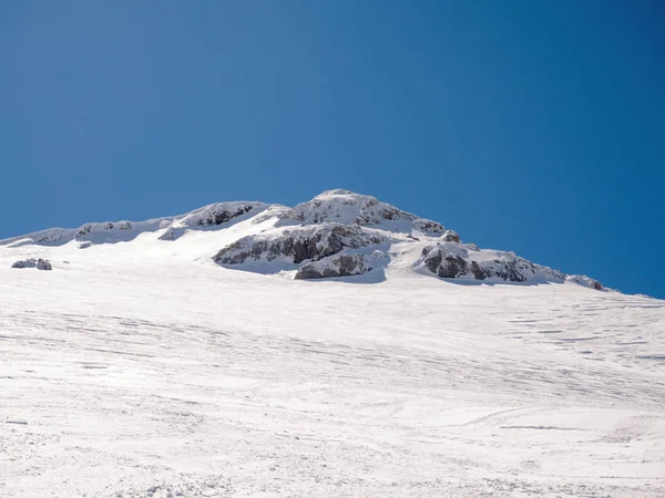 De top van de berg Helmos in Kalavrita — Stockfoto