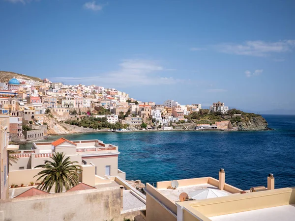 Syros stad in een zonnige dag — Stockfoto