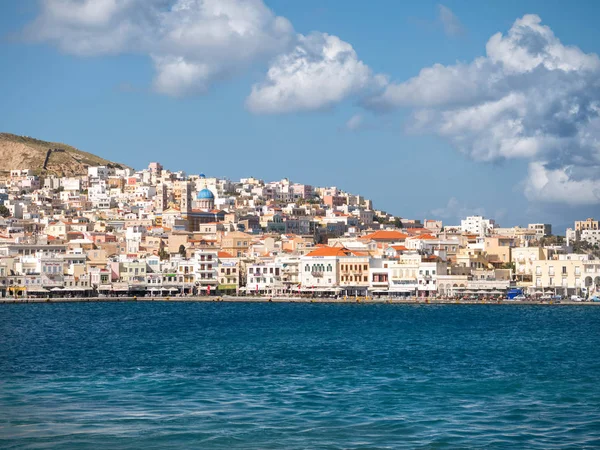 Syros cidade em um dia ensolarado — Fotografia de Stock