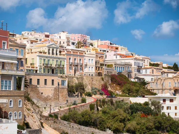 Güneşli bir gün şehirde: Syros — Stok fotoğraf