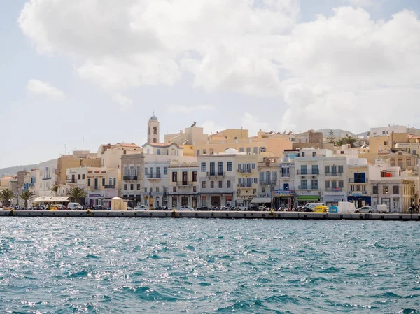 Güneşli bir gün şehirde: Syros — Stok fotoğraf