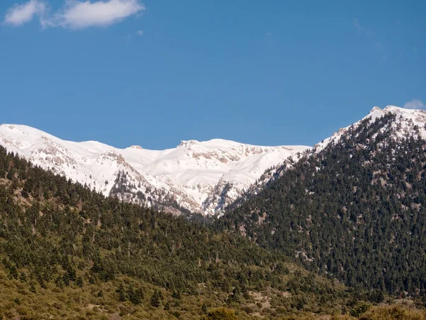 Landskap av berg med snö — Stockfoto