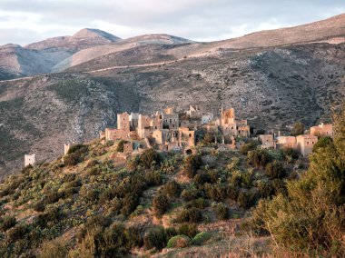 Yunanistan 'ın Moreloponnese bölgesindeki Ortaçağ köyü Vathia