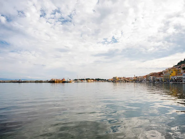 Γύθειο Πόλη Όμορφα Σπίτια Στο Λιμάνι Λακωνία Πελοπόννησος Ελλάδα — Φωτογραφία Αρχείου