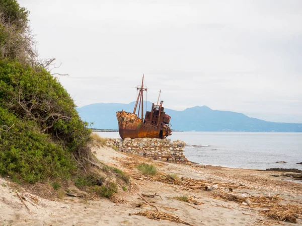 Oud Roestig Scheepswrak Agios Dimitrios Het Strand Githeio Peloponnesos Griekenland — Stockfoto