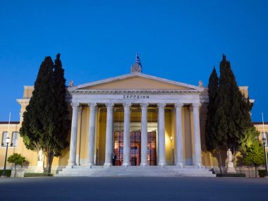 Öğleden sonra Atina, Yunanistan ışıklı Zappeion Hall 