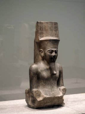 Abu Dhabi, Birleşik Arap Emirlikleri - 20 Aralık 2017: Abu Dabi Louvre Müzesi'nde sergiler