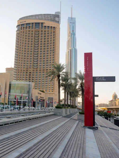 A área fora do Dubai Mall — Fotografia de Stock