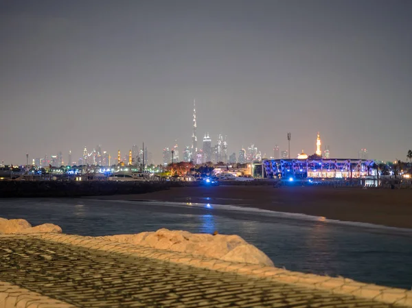 Dubai Stad Bij Nacht Met Verlichte Wolkenkrabbers Gebouwen — Stockfoto