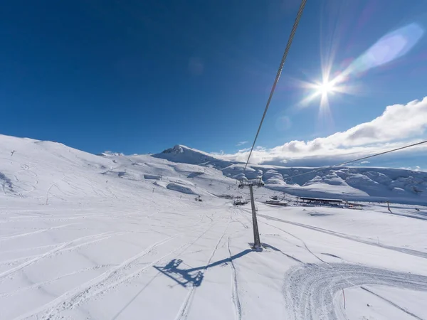 Elevador de esqui na estância de esqui Parnassos — Fotografia de Stock