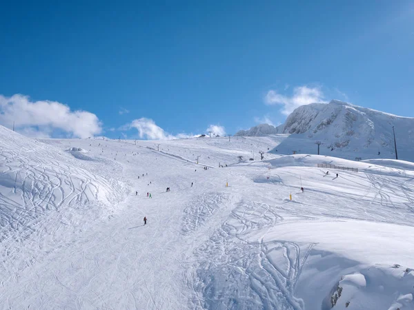 Piste della montagna di Parnassos in una giornata di sole — Foto Stock